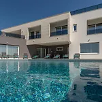Luxurious Meri Vila *