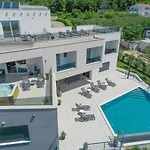 Luxurious Meri Vila