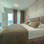 Luxurious Meri *