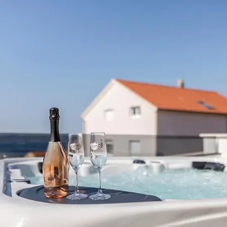 Luxurious Meri فيلة