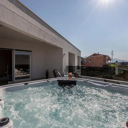Luxurious Meri Villa Kastela