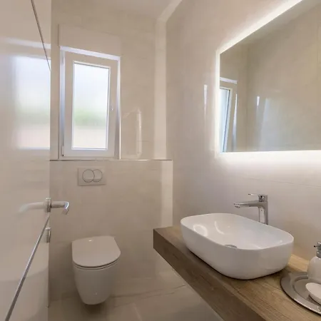 Luxurious Meri Villa *