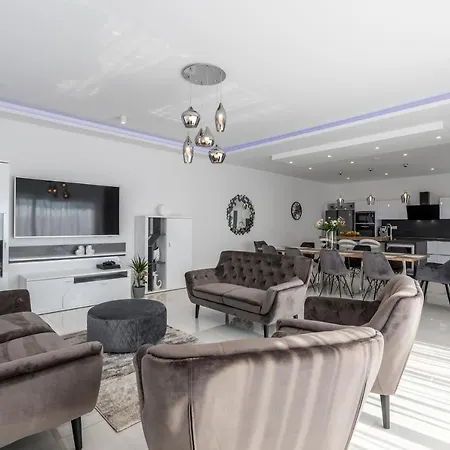 Villa Luxurious Meri