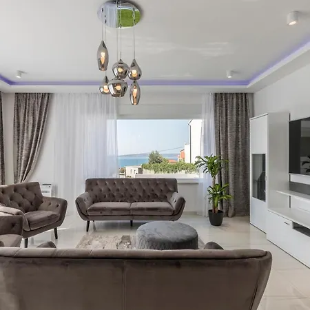 Luxurious Meri Villa *