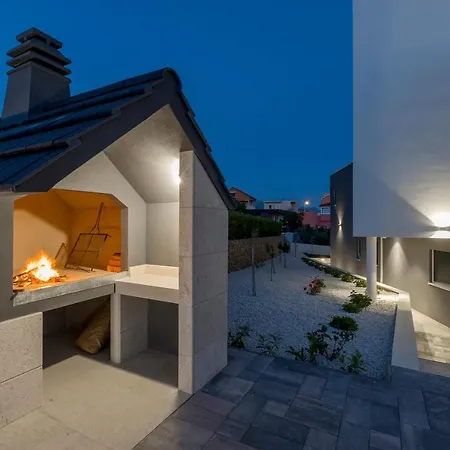 Luxurious Meri Villa *