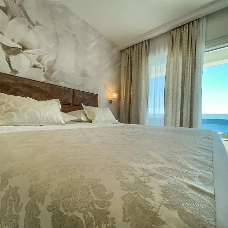 Luxurious Meri فيلة