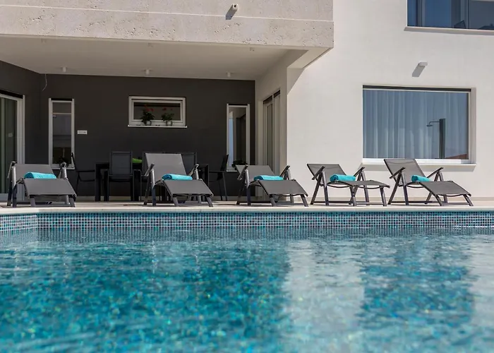 Luxurious Meri Kaštela