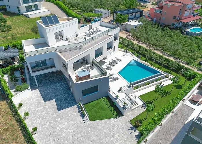 Luxurious Meri