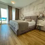 Luxurious Meri *