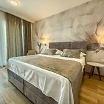Villa Luxurious Meri *