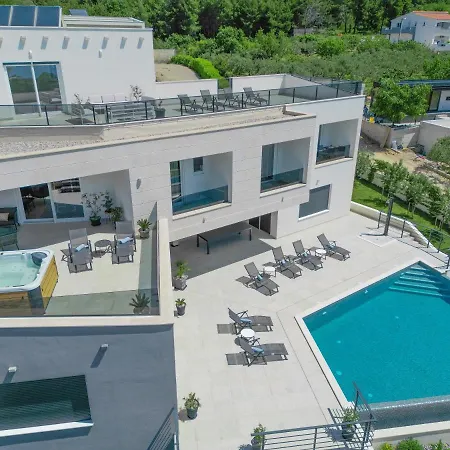 Luxurious Meri Villa