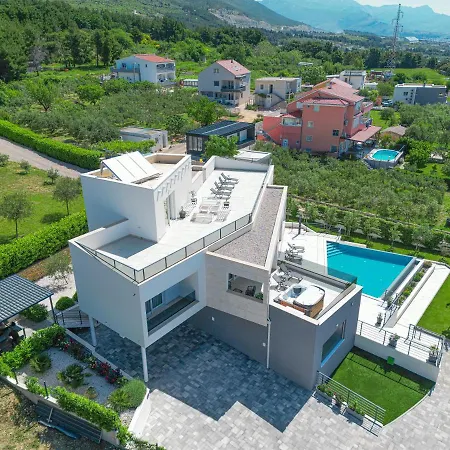 Villa Luxurious Meri *