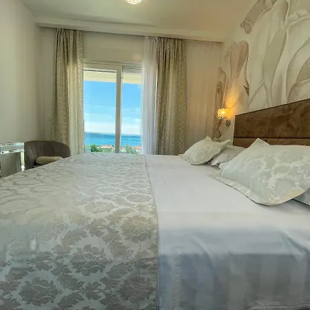 Villa Luxurious Meri *