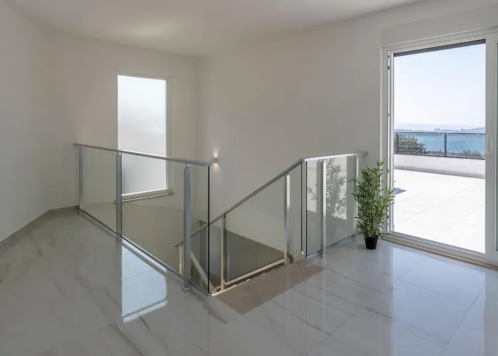 Villa Luxurious Meri *