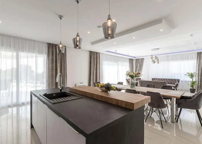 Villa Luxurious Meri *