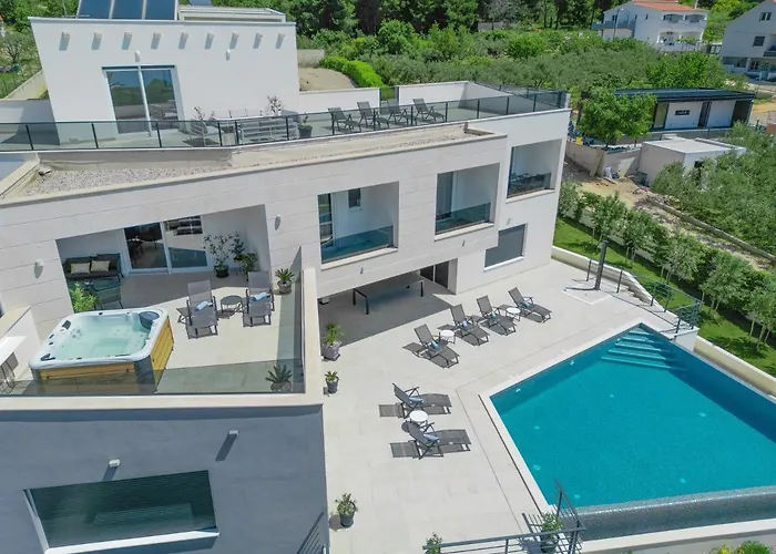 Luxurious Meri Villa
